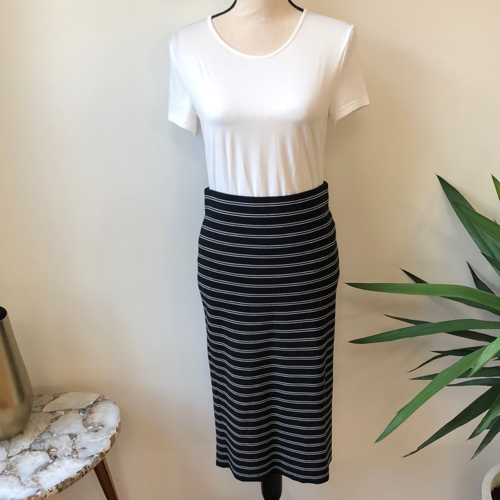 White House Black Market Stretchy Skirt